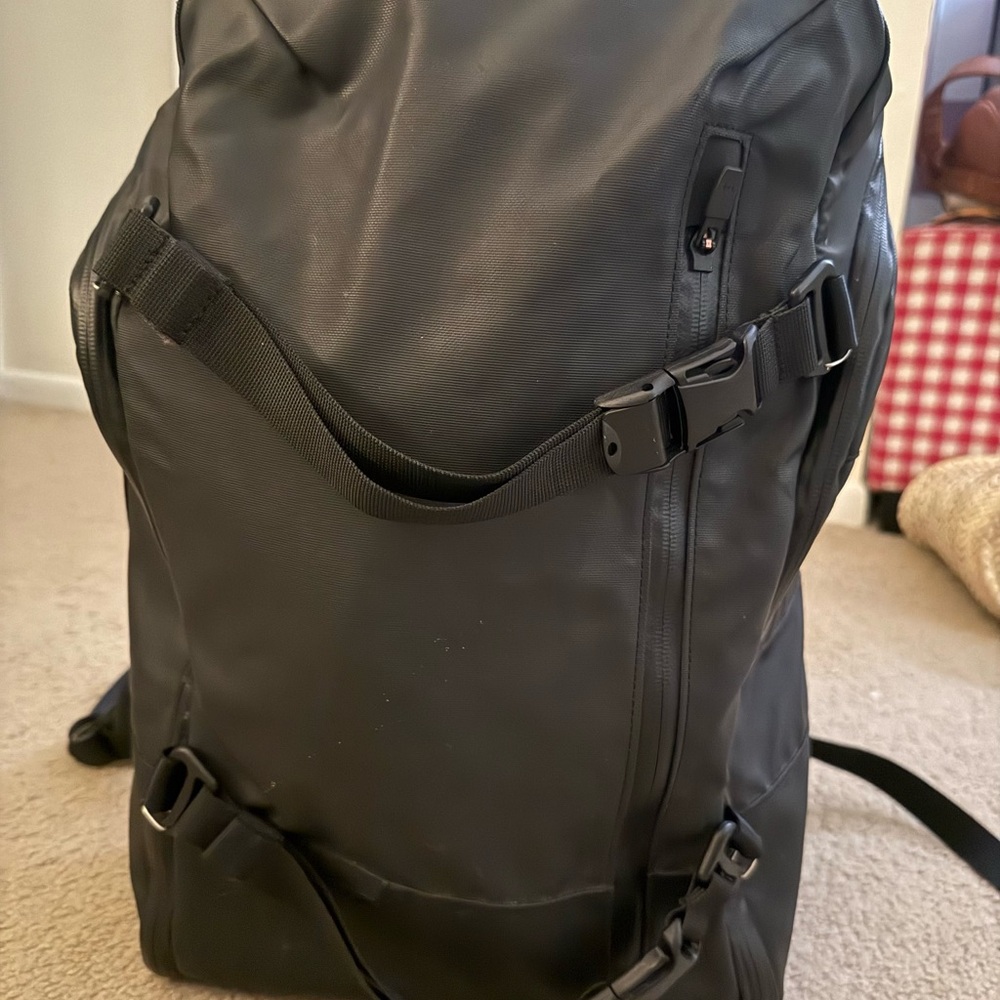 WANDRD Duo 20L Daypack Backpack, Camera Bag, Black, accessory straps included